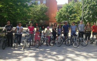 alumnos de los cursos para aprender a montar en bicicleta