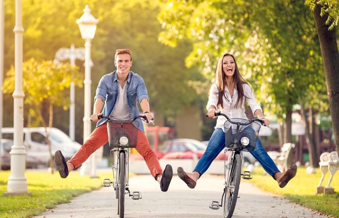 Imagenes de personas montando bicicleta cheap